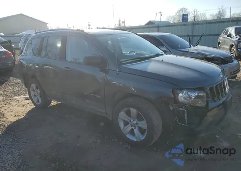 2016 Jeep Compass Sport z USA, uszkodzony, nr VIN 1C4NJDBB0GD779377